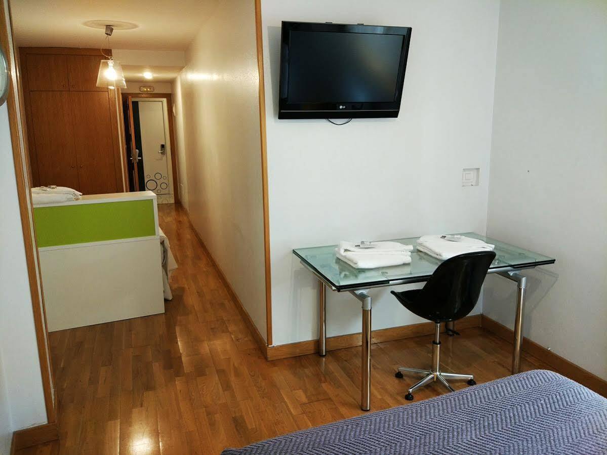 Hotel Ofi ア・コルーニャ エクステリア 写真