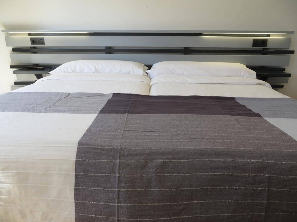 Hotel Ofi ア・コルーニャ エクステリア 写真